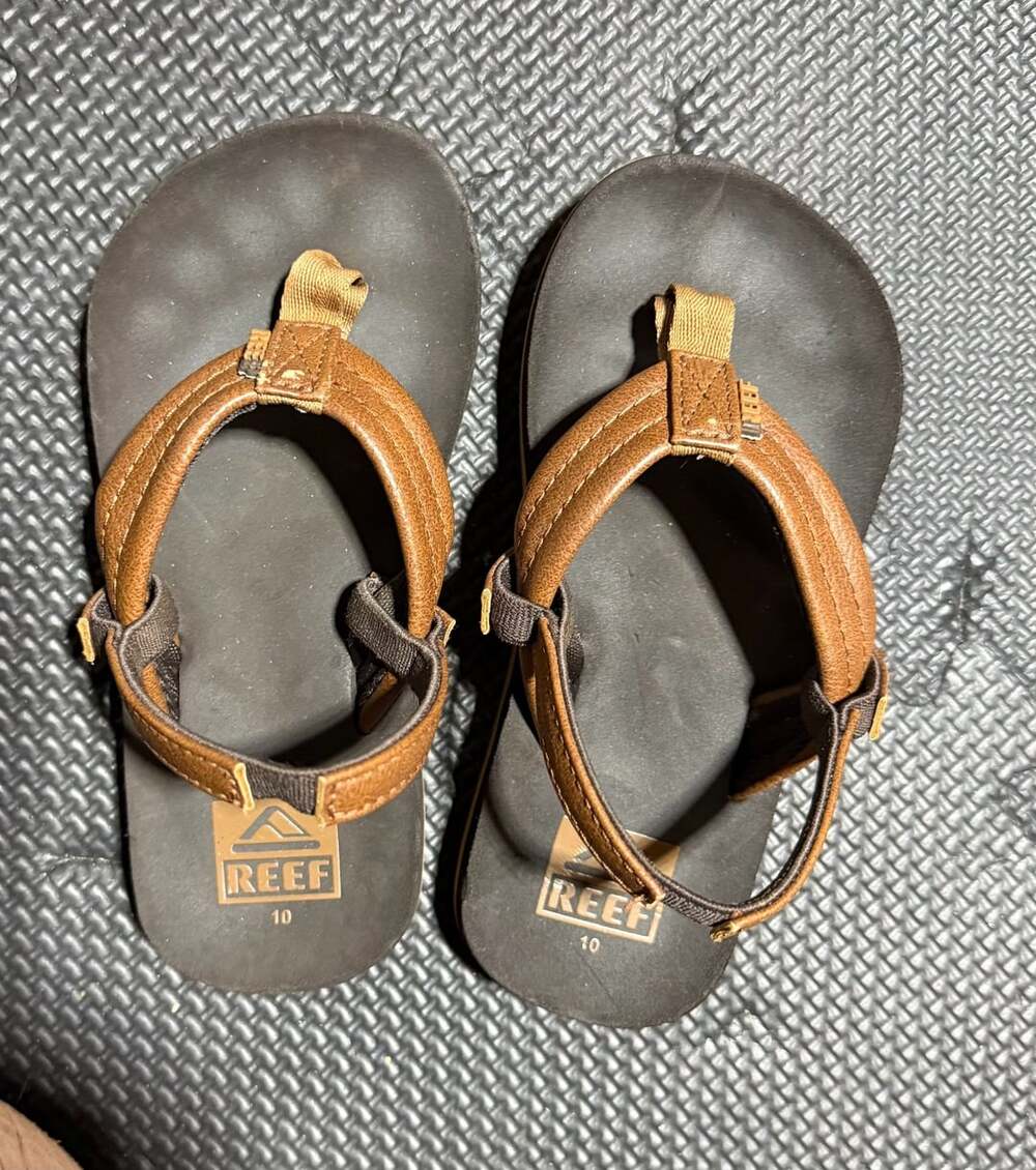 Reef Little kids Twinpin Brown Sandals with Back Strap Size 10